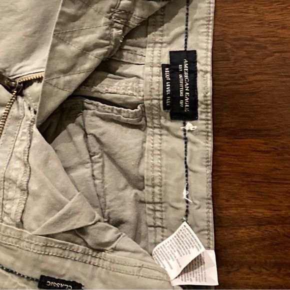 Men’s Light Tan Khaki Classic Fit Cargo Shorts Size 29 - Picture 3 of 3